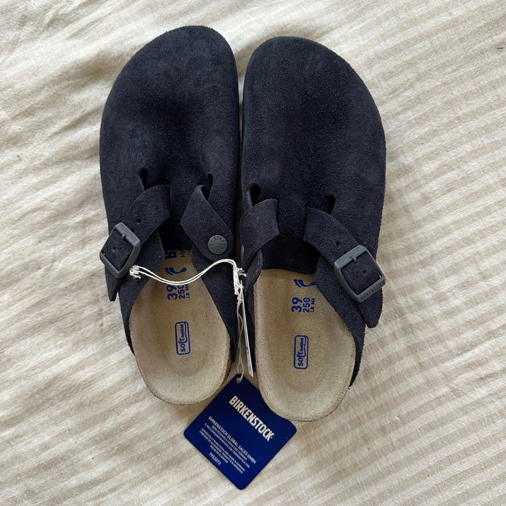 Brand new, never worn, still in box! Size 39